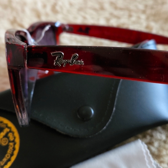 Gorgeous NWT Ray BAN Wayfarer Sunglasses - Picture 3 of 13